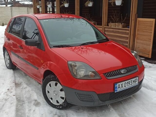 Красный Форд Фиеста, объемом двигателя 1.4 л и пробегом 195 тыс. км за 3500 $, фото 1 на Automoto.ua