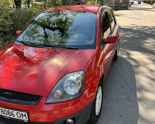 Красный Форд Фиеста, объемом двигателя 1.24 л и пробегом 230 тыс. км за 2800 $, фото 1 на Automoto.ua