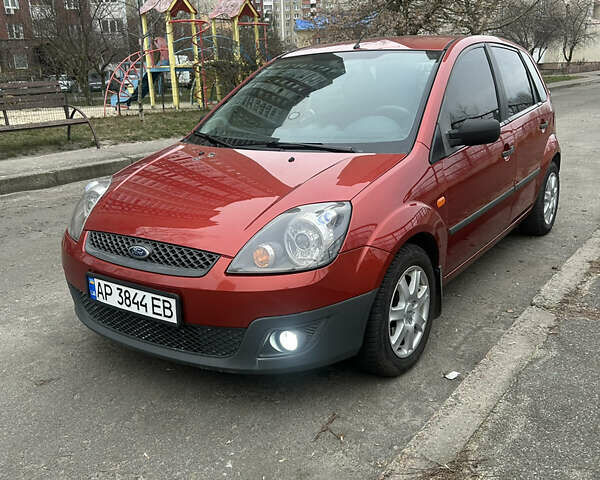 Красный Форд Фиеста, объемом двигателя 1.24 л и пробегом 113 тыс. км за 4400 $, фото 1 на Automoto.ua