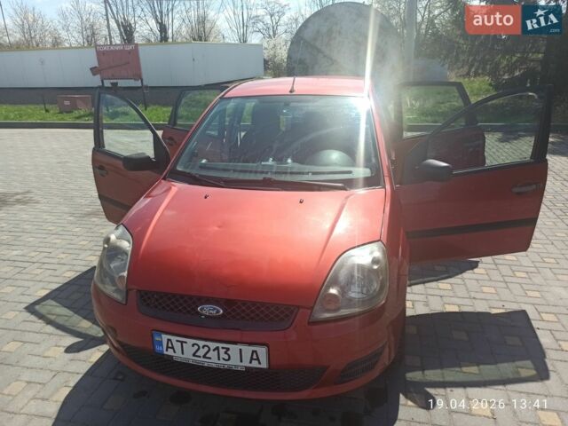 Красный Форд Фиеста, объемом двигателя 1.4 л и пробегом 170 тыс. км за 3100 $, фото 1 на Automoto.ua