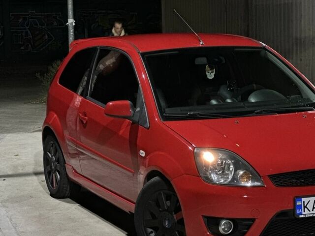 Красный Форд Фиеста, объемом двигателя 2 л и пробегом 252 тыс. км за 2500 $, фото 1 на Automoto.ua