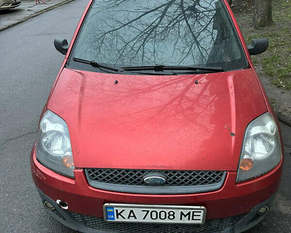 Червоний Форд Фієста, об'ємом двигуна 1.4 л та пробігом 276 тис. км за 2300 $, фото 1 на Automoto.ua