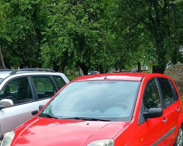 Красный Форд Фиеста, объемом двигателя 1.24 л и пробегом 187 тыс. км за 3000 $, фото 1 на Automoto.ua