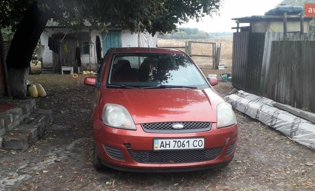 Червоний Форд Фієста, об'ємом двигуна 1.39 л та пробігом 226 тис. км за 3800 $, фото 1 на Automoto.ua