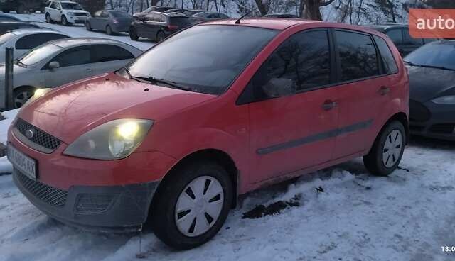 Красный Форд Фиеста, объемом двигателя 1.24 л и пробегом 149 тыс. км за 3800 $, фото 1 на Automoto.ua