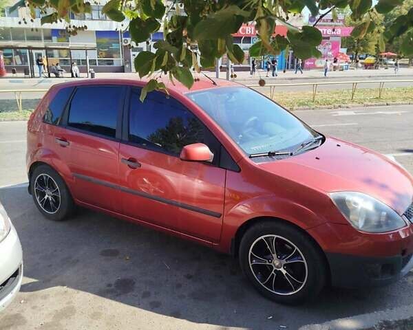 Червоний Форд Фієста, об'ємом двигуна 1.4 л та пробігом 225 тис. км за 4700 $, фото 1 на Automoto.ua