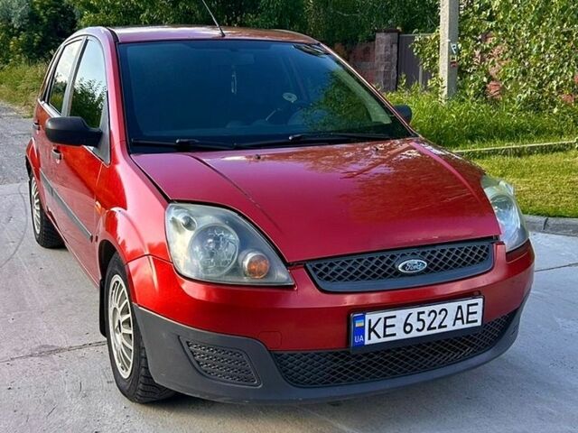 Красный Форд Фиеста, объемом двигателя 1.39 л и пробегом 270 тыс. км за 3700 $, фото 1 на Automoto.ua