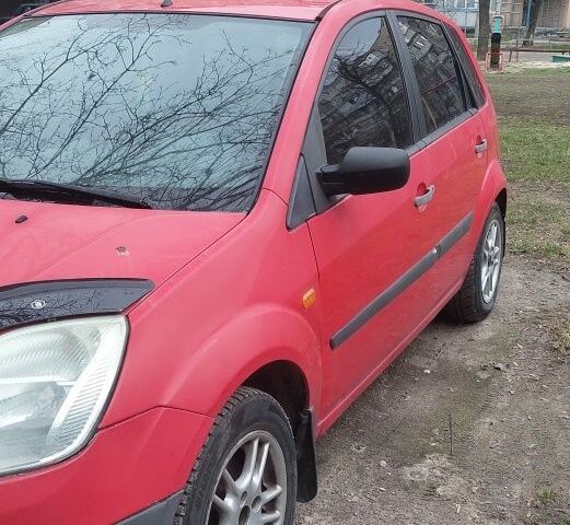 Червоний Форд Фієста, об'ємом двигуна 1.2 л та пробігом 276 тис. км за 3100 $, фото 1 на Automoto.ua