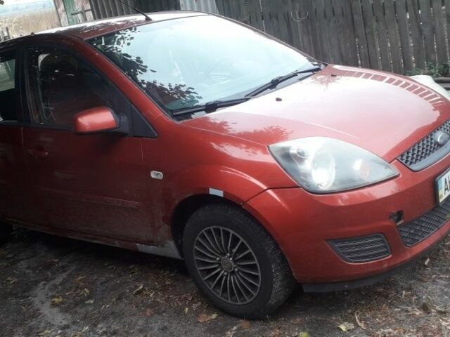 Червоний Форд Фієста, об'ємом двигуна 1.4 л та пробігом 224 тис. км за 3700 $, фото 1 на Automoto.ua