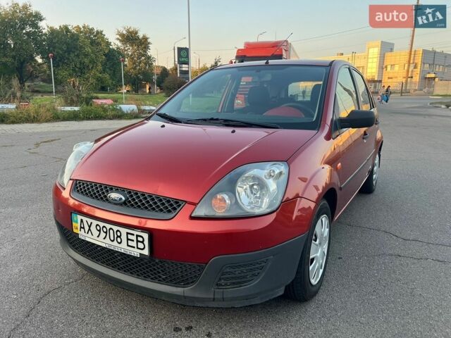 Червоний Форд Фієста, об'ємом двигуна 1.24 л та пробігом 130 тис. км за 3900 $, фото 1 на Automoto.ua