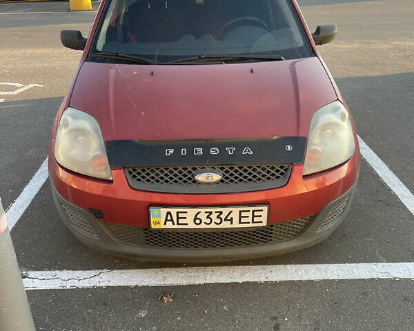 Красный Форд Фиеста, объемом двигателя 1.4 л и пробегом 226 тыс. км за 3750 $, фото 1 на Automoto.ua