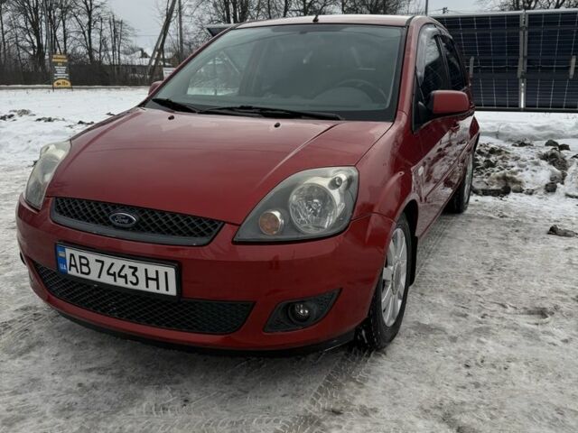 Червоний Форд Фієста, об'ємом двигуна 1.4 л та пробігом 122 тис. км за 5300 $, фото 1 на Automoto.ua