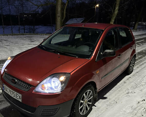 Красный Форд Фиеста, объемом двигателя 1.4 л и пробегом 177 тыс. км за 4650 $, фото 1 на Automoto.ua