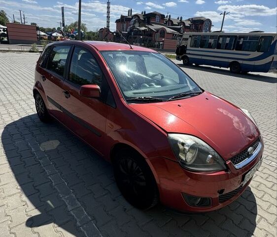 Червоний Форд Фієста, об'ємом двигуна 1.3 л та пробігом 182 тис. км за 2901 $, фото 1 на Automoto.ua