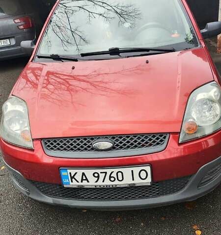 Красный Форд Фиеста, объемом двигателя 1.3 л и пробегом 190 тыс. км за 3542 $, фото 1 на Automoto.ua