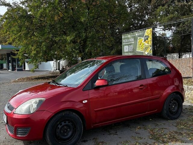 Червоний Форд Фієста, об'ємом двигуна 1.3 л та пробігом 190 тис. км за 3000 $, фото 1 на Automoto.ua