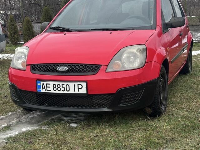 Красный Форд Фиеста, объемом двигателя 1.2 л и пробегом 180 тыс. км за 3400 $, фото 1 на Automoto.ua