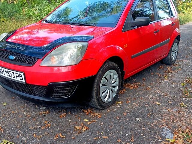 Червоний Форд Фієста, об'ємом двигуна 1.2 л та пробігом 140 тис. км за 2999 $, фото 1 на Automoto.ua
