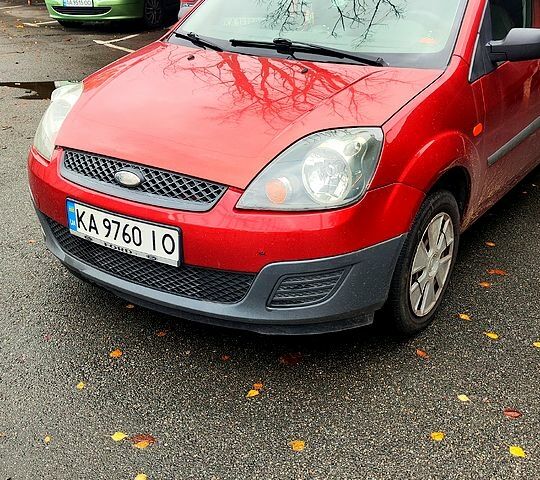 Красный Форд Фиеста, объемом двигателя 1.3 л и пробегом 191 тыс. км за 3950 $, фото 1 на Automoto.ua