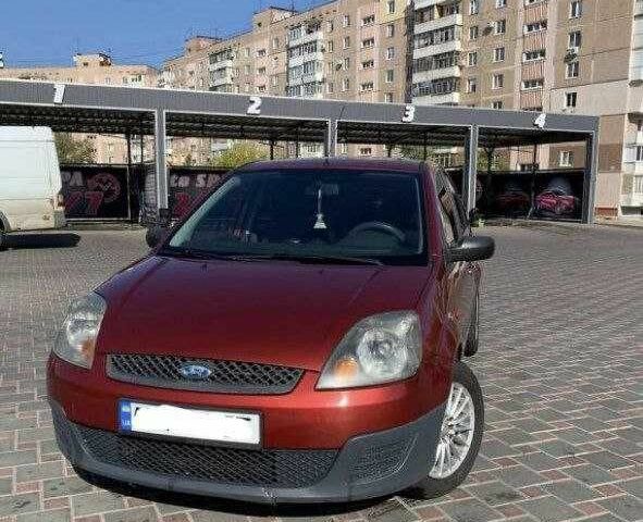 Червоний Форд Фієста, об'ємом двигуна 1.3 л та пробігом 3 тис. км за 4000 $, фото 1 на Automoto.ua