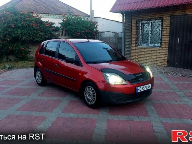 Красный Форд Фиеста, объемом двигателя 1.4 л и пробегом 270 тыс. км за 4250 $, фото 1 на Automoto.ua