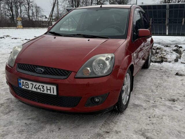 Червоний Форд Фієста, об'ємом двигуна 1.39 л та пробігом 126 тис. км за 4500 $, фото 1 на Automoto.ua