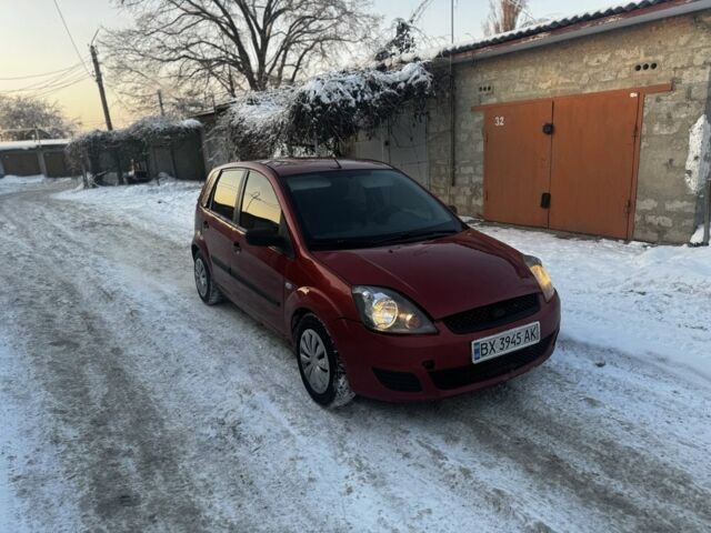 Красный Форд Фиеста, объемом двигателя 1.3 л и пробегом 250 тыс. км за 1999 $, фото 1 на Automoto.ua