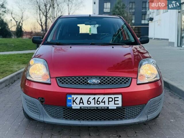 Червоний Форд Фієста, об'ємом двигуна 1.3 л та пробігом 280 тис. км за 2900 $, фото 1 на Automoto.ua