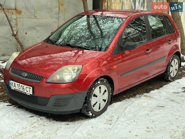 Червоний Форд Фієста, об'ємом двигуна 1.2 л та пробігом 196 тис. км за 3500 $, фото 1 на Automoto.ua
