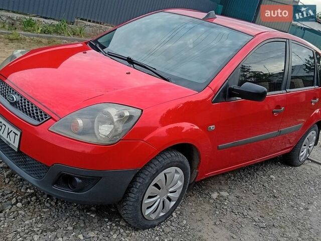 Красный Форд Фиеста, объемом двигателя 1.3 л и пробегом 208 тыс. км за 2700 $, фото 1 на Automoto.ua