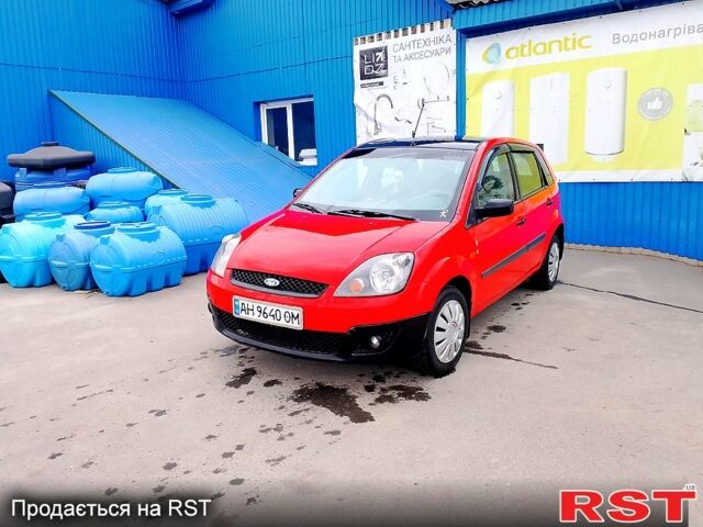 Червоний Форд Фієста, об'ємом двигуна 1.2 л та пробігом 318 тис. км за 3800 $, фото 1 на Automoto.ua