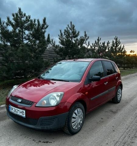 Червоний Форд Фієста, об'ємом двигуна 1.39 л та пробігом 226 тис. км за 4500 $, фото 1 на Automoto.ua