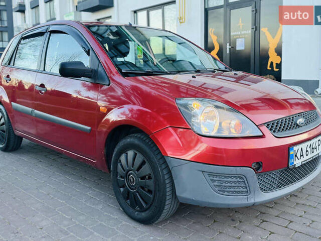 Червоний Форд Фієста, об'ємом двигуна 1.3 л та пробігом 283 тис. км за 3200 $, фото 1 на Automoto.ua
