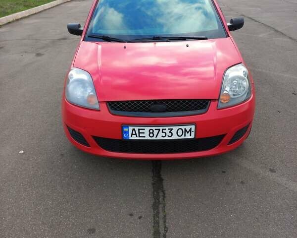 Красный Форд Фиеста, объемом двигателя 1.3 л и пробегом 160 тыс. км за 2800 $, фото 1 на Automoto.ua