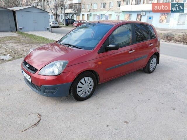 Красный Форд Фиеста, объемом двигателя 1.2 л и пробегом 240 тыс. км за 2600 $, фото 1 на Automoto.ua