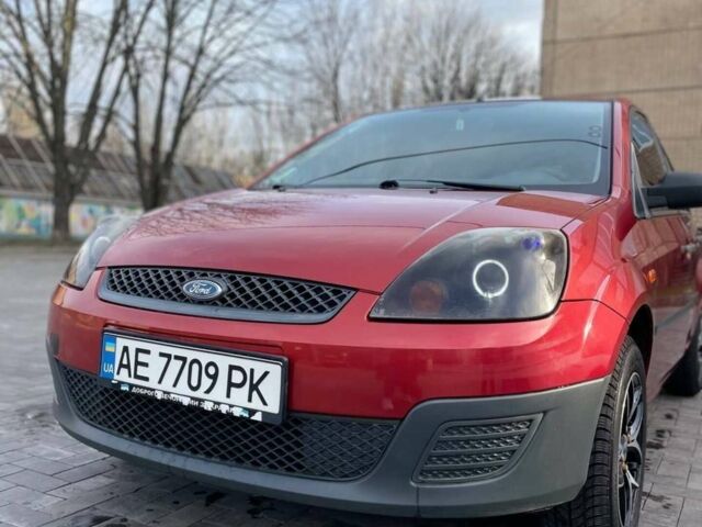 Червоний Форд Фієста, об'ємом двигуна 1.4 л та пробігом 158 тис. км за 5000 $, фото 1 на Automoto.ua