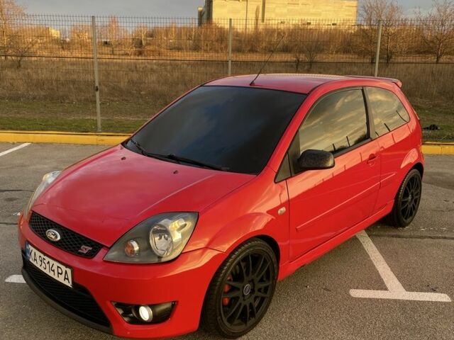 Червоний Форд Фієста, об'ємом двигуна 2 л та пробігом 250 тис. км за 4500 $, фото 1 на Automoto.ua