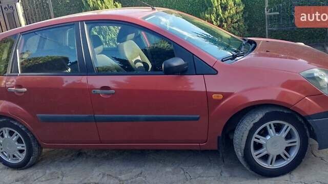 Червоний Форд Фієста, об'ємом двигуна 1.4 л та пробігом 144 тис. км за 5100 $, фото 1 на Automoto.ua