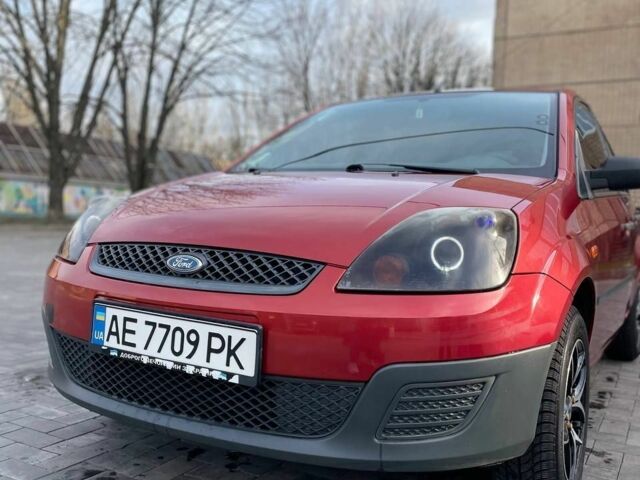Красный Форд Фиеста, объемом двигателя 1.4 л и пробегом 158 тыс. км за 5000 $, фото 1 на Automoto.ua