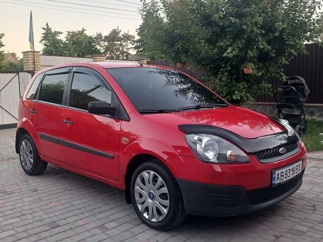 Красный Форд Фиеста, объемом двигателя 1.24 л и пробегом 183 тыс. км за 3750 $, фото 1 на Automoto.ua