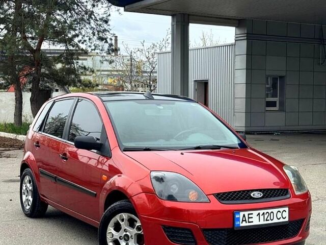 Червоний Форд Фієста, об'ємом двигуна 1.4 л та пробігом 178 тис. км за 3950 $, фото 1 на Automoto.ua