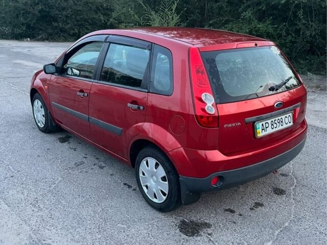 Красный Форд Фиеста, объемом двигателя 1.4 л и пробегом 88 тыс. км за 4000 $, фото 1 на Automoto.ua