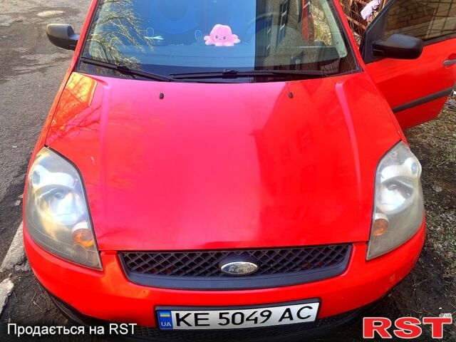 Красный Форд Фиеста, объемом двигателя 1.2 л и пробегом 265 тыс. км за 3850 $, фото 1 на Automoto.ua