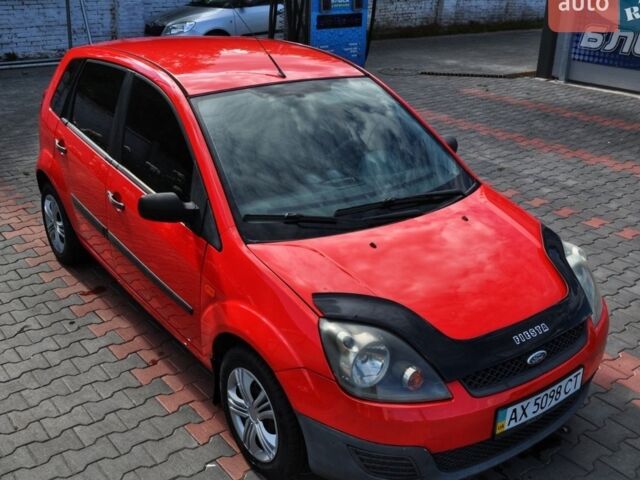Красный Форд Фиеста, объемом двигателя 1.2 л и пробегом 150 тыс. км за 4200 $, фото 1 на Automoto.ua