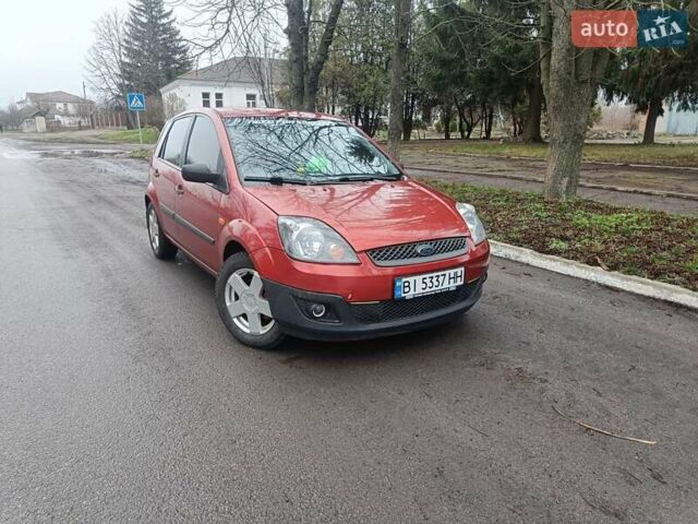 Красный Форд Фиеста, объемом двигателя 1.4 л и пробегом 177 тыс. км за 4400 $, фото 1 на Automoto.ua