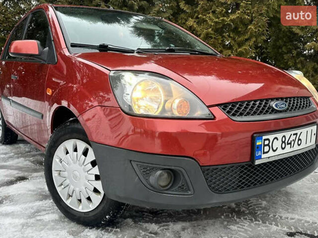 Красный Форд Фиеста, объемом двигателя 1.3 л и пробегом 142 тыс. км за 3750 $, фото 1 на Automoto.ua