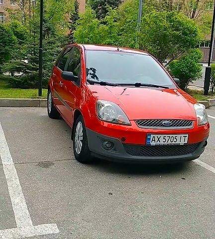 Красный Форд Фиеста, объемом двигателя 1.4 л и пробегом 253 тыс. км за 4500 $, фото 1 на Automoto.ua