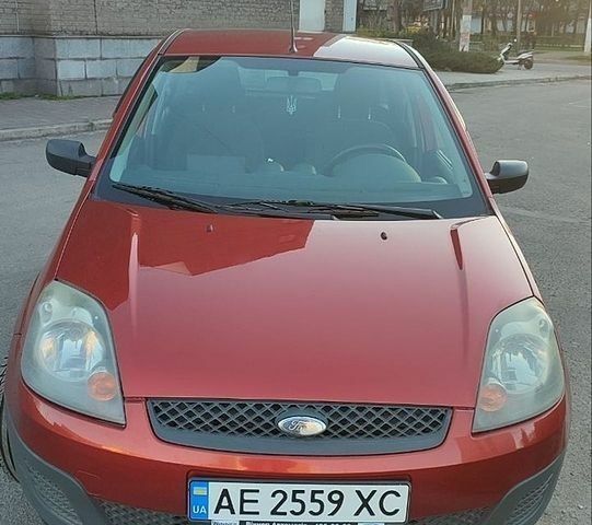 Красный Форд Фиеста, объемом двигателя 1.3 л и пробегом 203 тыс. км за 2700 $, фото 1 на Automoto.ua