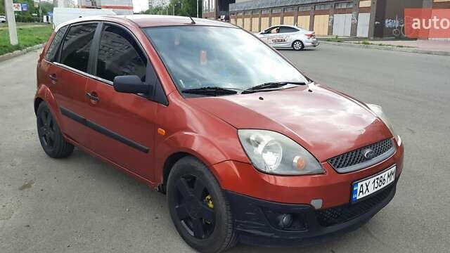 Червоний Форд Фієста, об'ємом двигуна 1.4 л та пробігом 149 тис. км за 3200 $, фото 1 на Automoto.ua