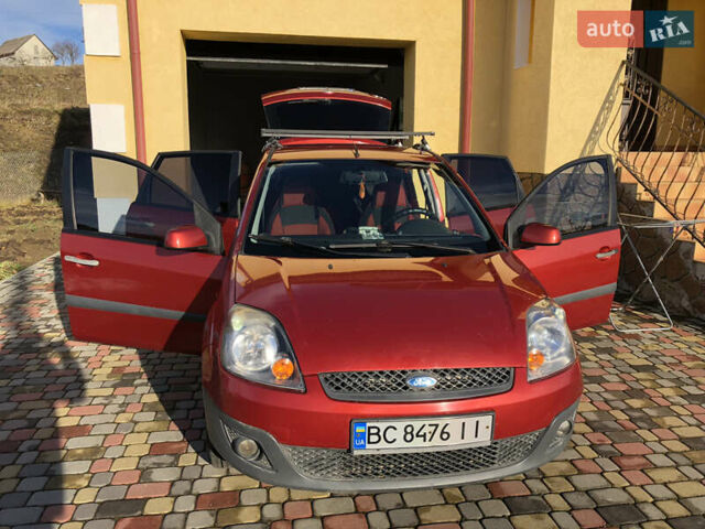 Червоний Форд Фієста, об'ємом двигуна 1.25 л та пробігом 140 тис. км за 2999 $, фото 1 на Automoto.ua